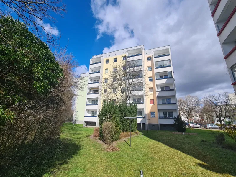 Möblierte 2-Zimmer-Wohnung mit Loggia in Berlin-Adlershof – befristete Vermietung — photo 1